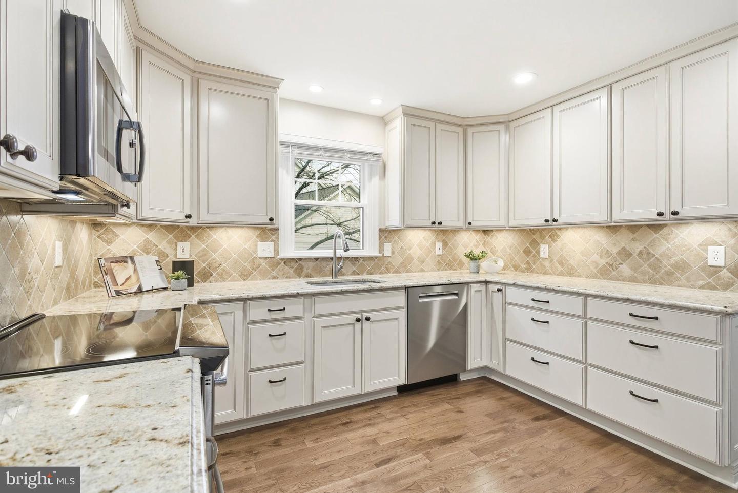 9820 WESTWOOD MANOR CT, BURKE, Virginia 22015, 5 Bedrooms Bedrooms, ,3 BathroomsBathrooms,Residential,For sale,9820 WESTWOOD MANOR CT,VAFX2282250 MLS # VAFX2282250