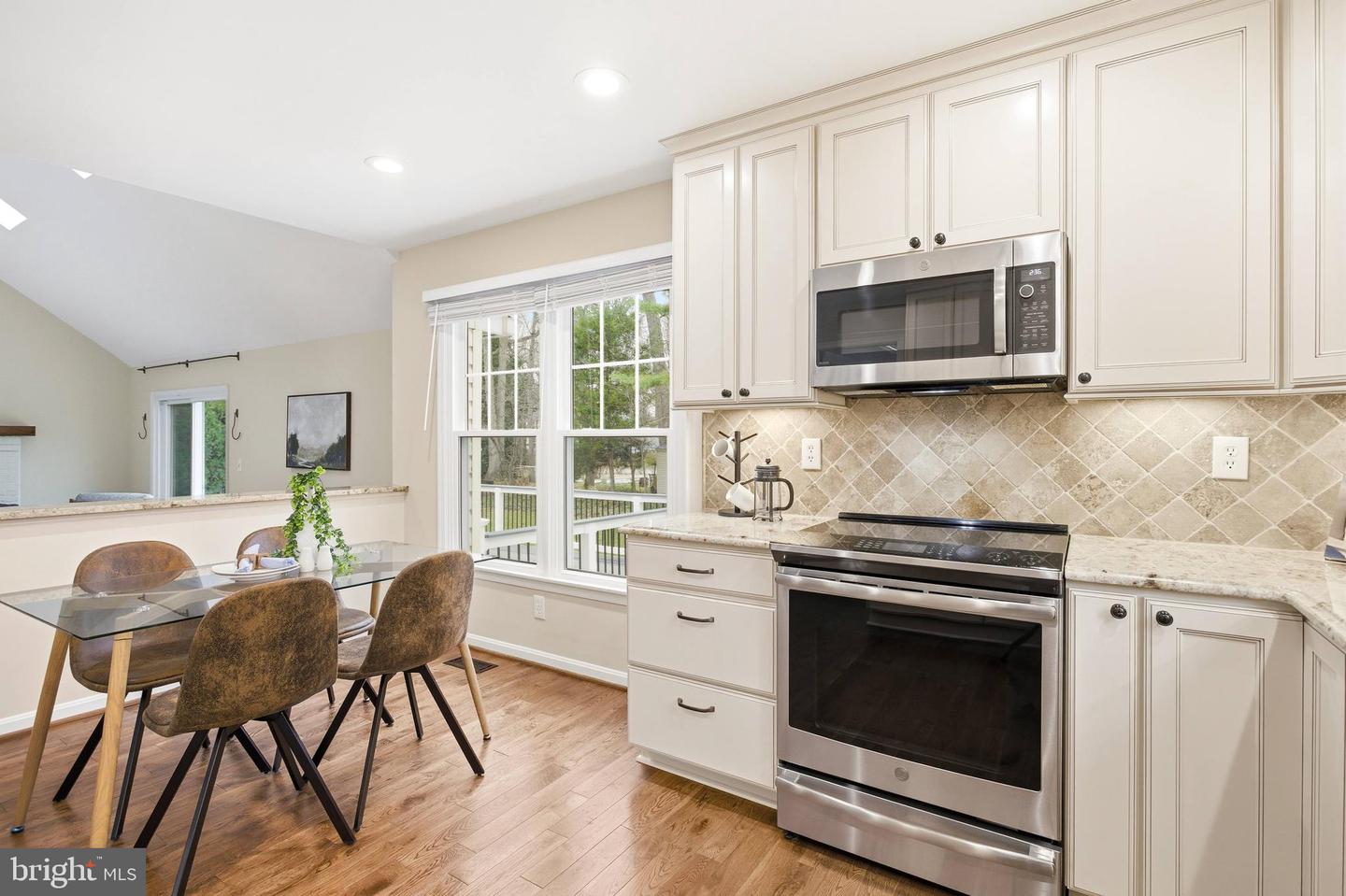 9820 WESTWOOD MANOR CT, BURKE, Virginia 22015, 5 Bedrooms Bedrooms, ,3 BathroomsBathrooms,Residential,For sale,9820 WESTWOOD MANOR CT,VAFX2282250 MLS # VAFX2282250