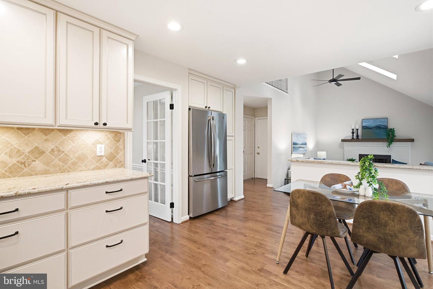 9820 WESTWOOD MANOR CT, BURKE, Virginia 22015, 5 Bedrooms Bedrooms, ,3 BathroomsBathrooms,Residential,For sale,9820 WESTWOOD MANOR CT,VAFX2282250 MLS # VAFX2282250