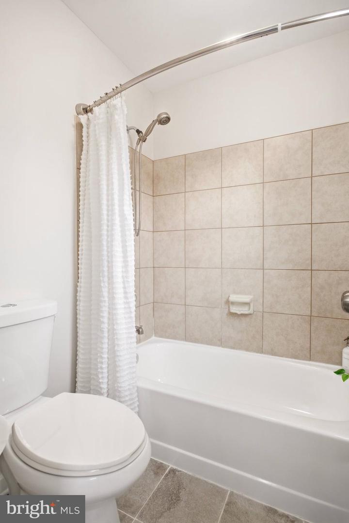 9820 WESTWOOD MANOR CT, BURKE, Virginia 22015, 5 Bedrooms Bedrooms, ,3 BathroomsBathrooms,Residential,For sale,9820 WESTWOOD MANOR CT,VAFX2282250 MLS # VAFX2282250