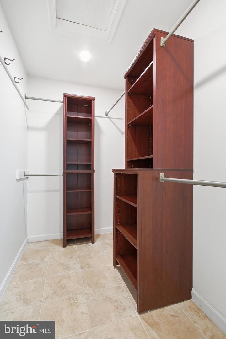 9820 WESTWOOD MANOR CT, BURKE, Virginia 22015, 5 Bedrooms Bedrooms, ,3 BathroomsBathrooms,Residential,For sale,9820 WESTWOOD MANOR CT,VAFX2282250 MLS # VAFX2282250