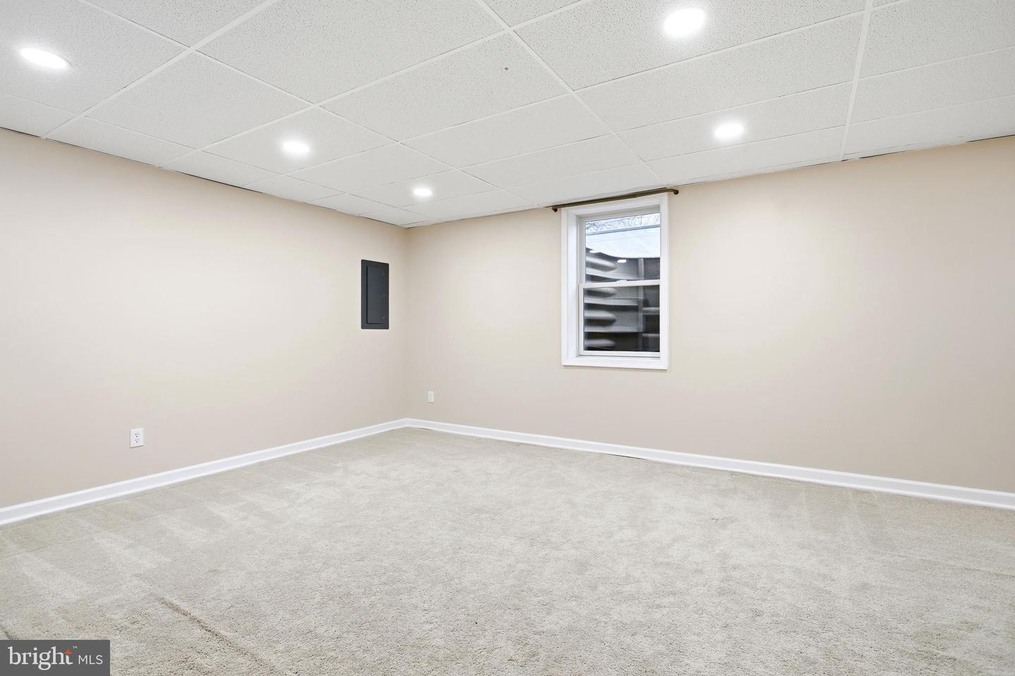 9820 WESTWOOD MANOR CT, BURKE, Virginia 22015, 5 Bedrooms Bedrooms, ,3 BathroomsBathrooms,Residential,For sale,9820 WESTWOOD MANOR CT,VAFX2282250 MLS # VAFX2282250