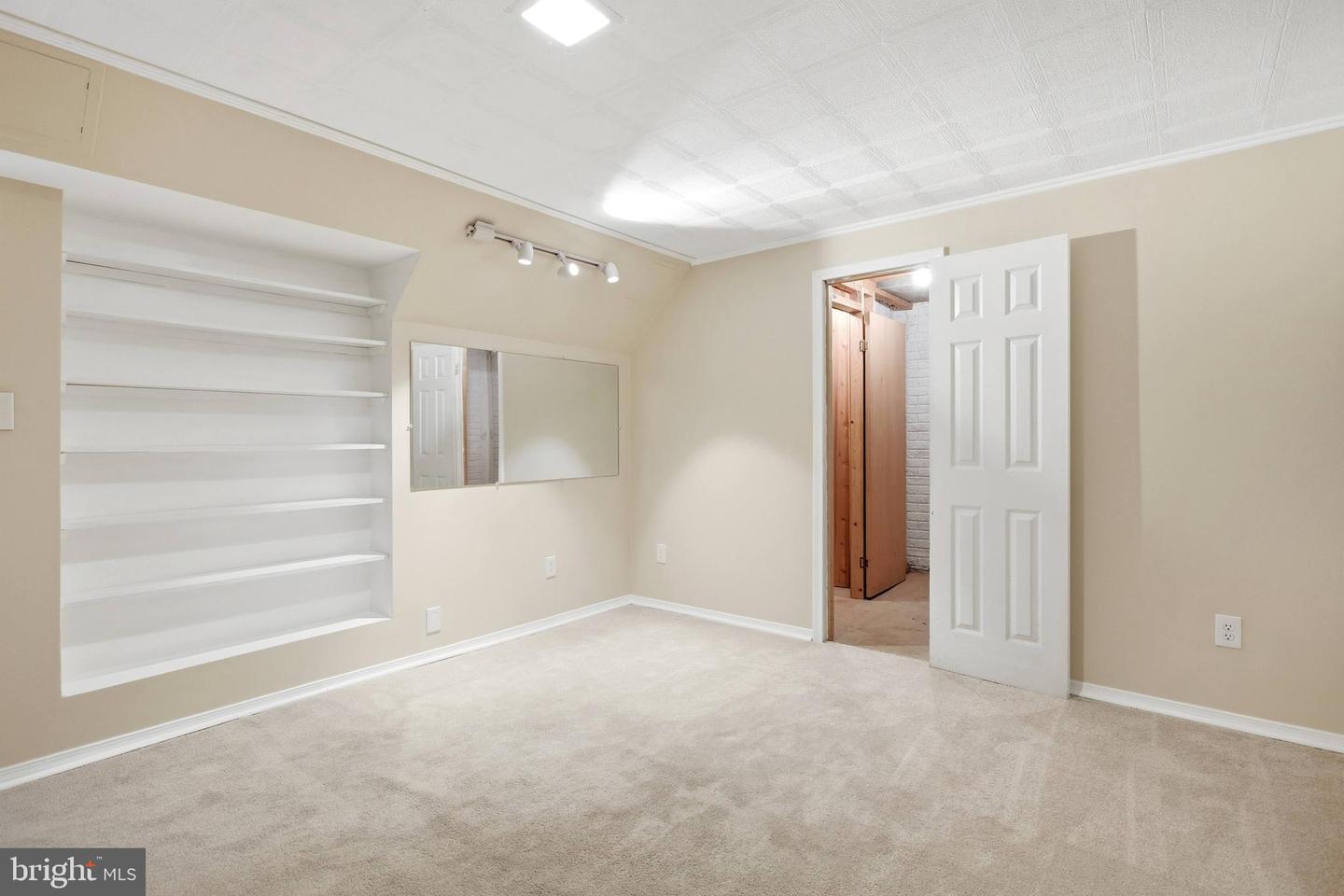 9820 WESTWOOD MANOR CT, BURKE, Virginia 22015, 5 Bedrooms Bedrooms, ,3 BathroomsBathrooms,Residential,For sale,9820 WESTWOOD MANOR CT,VAFX2282250 MLS # VAFX2282250