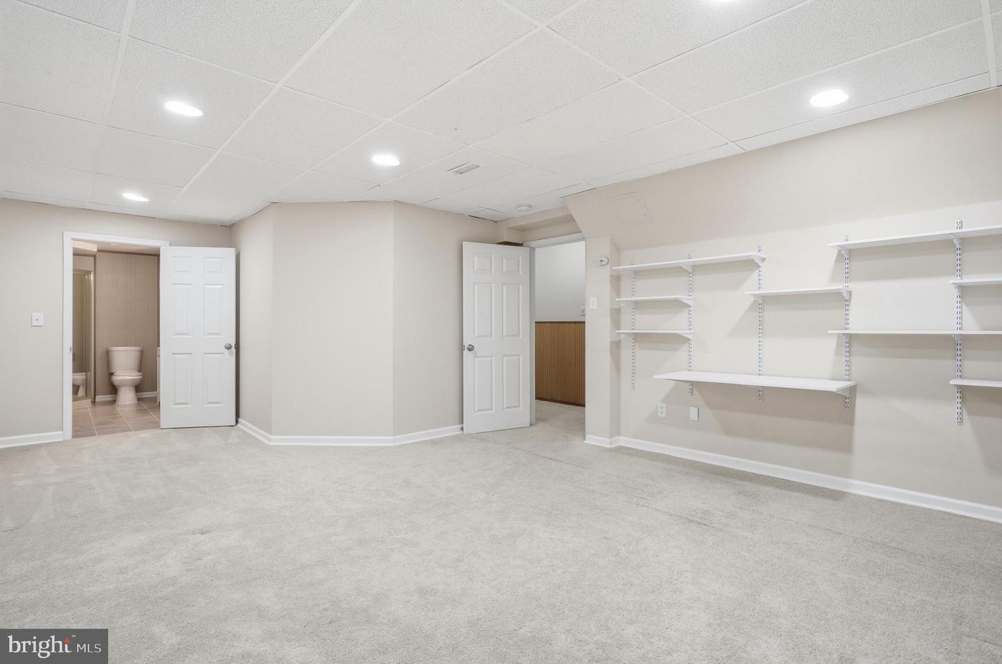 9820 WESTWOOD MANOR CT, BURKE, Virginia 22015, 5 Bedrooms Bedrooms, ,3 BathroomsBathrooms,Residential,For sale,9820 WESTWOOD MANOR CT,VAFX2282250 MLS # VAFX2282250