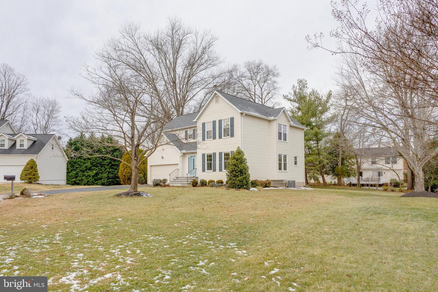 9820 WESTWOOD MANOR CT, BURKE, Virginia 22015, 5 Bedrooms Bedrooms, ,3 BathroomsBathrooms,Residential,For sale,9820 WESTWOOD MANOR CT,VAFX2282250 MLS # VAFX2282250