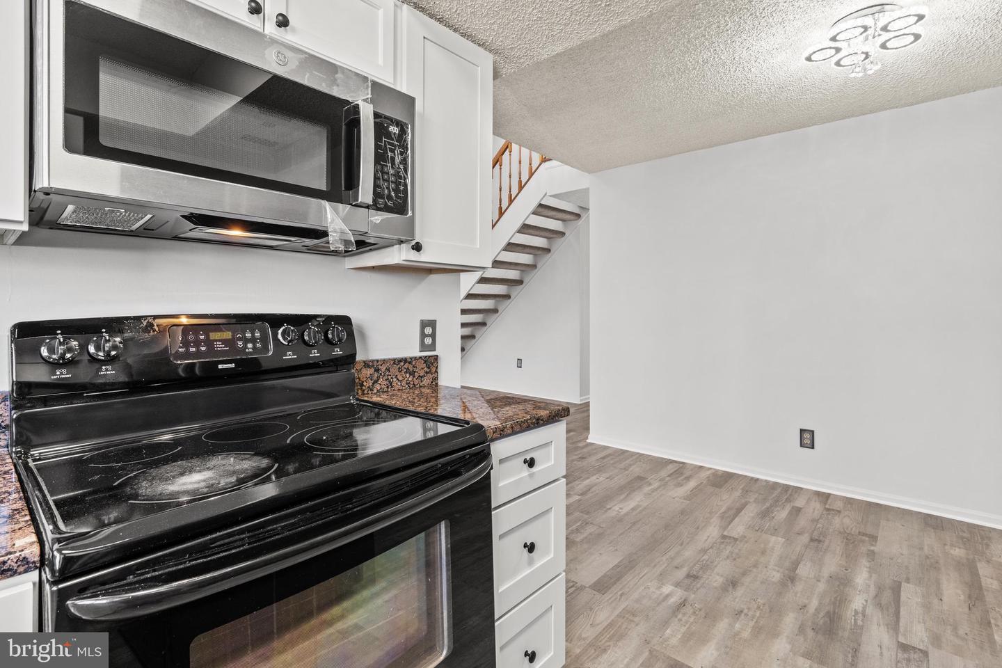 3903 GOLF TEE CT #301, FAIRFAX, Virginia 22033, 3 Bedrooms Bedrooms, ,2 BathroomsBathrooms,Residential,For sale,3903 GOLF TEE CT #301,VAFX2282842 MLS # VAFX2282842