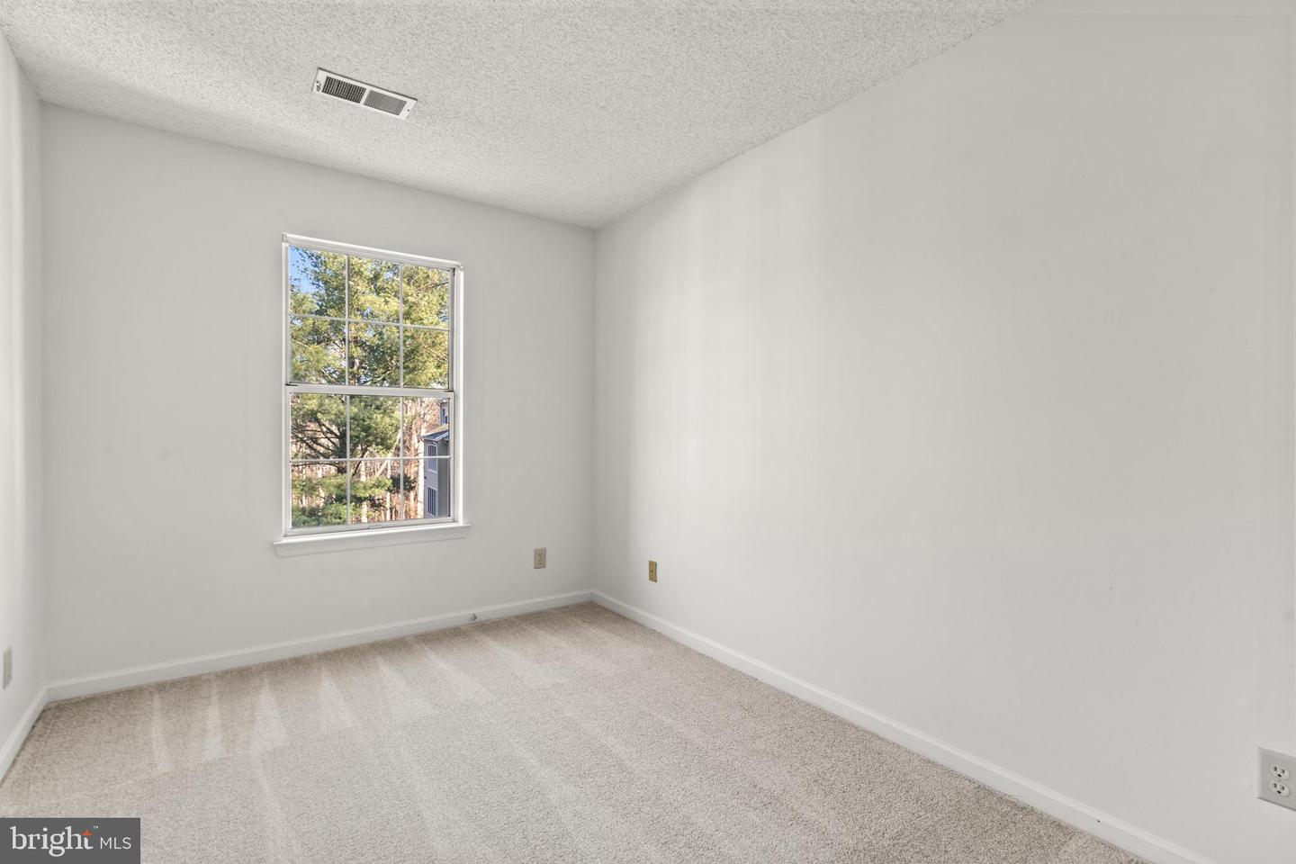 3903 GOLF TEE CT #301, FAIRFAX, Virginia 22033, 3 Bedrooms Bedrooms, ,2 BathroomsBathrooms,Residential,For sale,3903 GOLF TEE CT #301,VAFX2282842 MLS # VAFX2282842