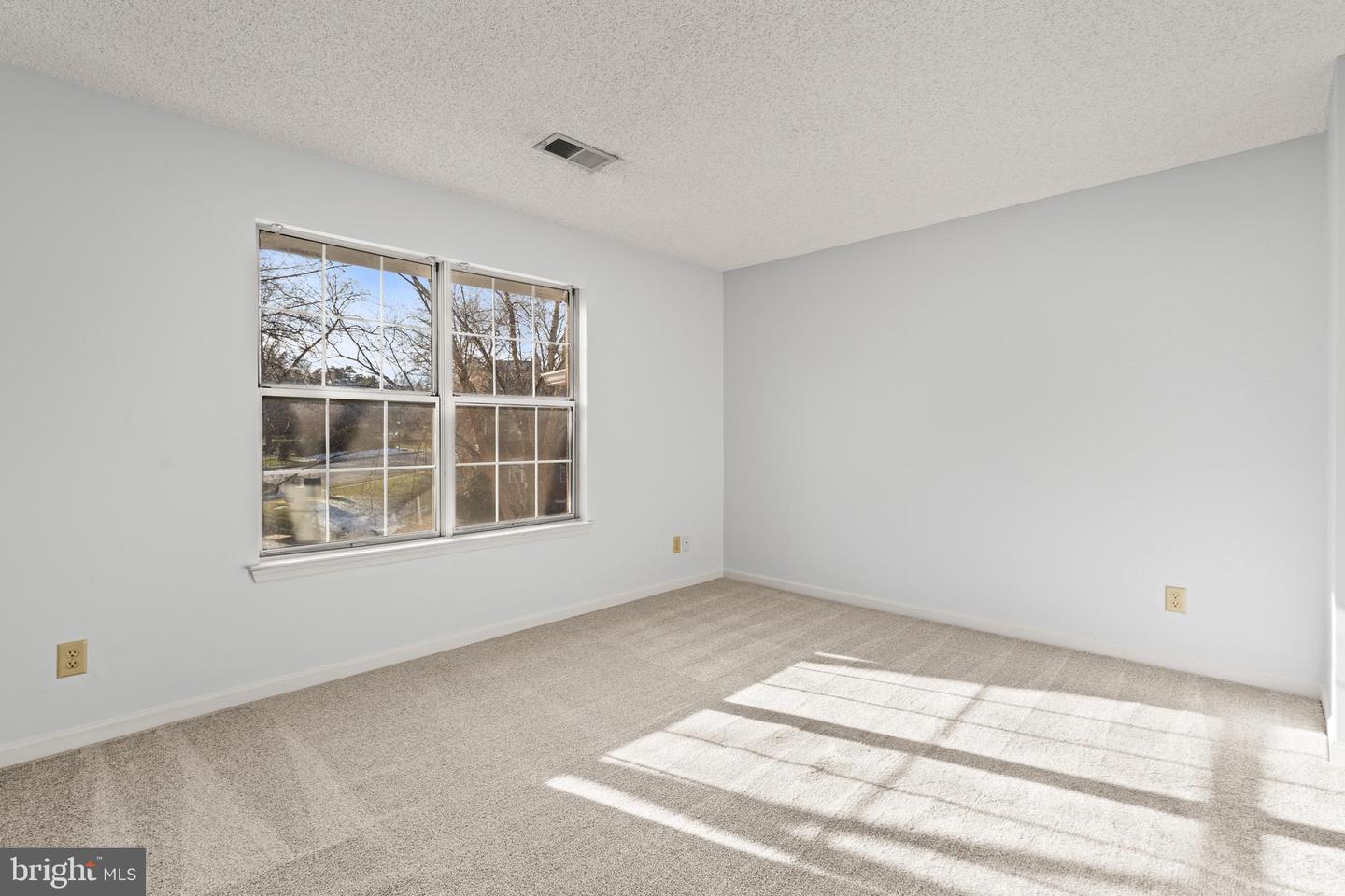 3903 GOLF TEE CT #301, FAIRFAX, Virginia 22033, 3 Bedrooms Bedrooms, ,2 BathroomsBathrooms,Residential,For sale,3903 GOLF TEE CT #301,VAFX2282842 MLS # VAFX2282842