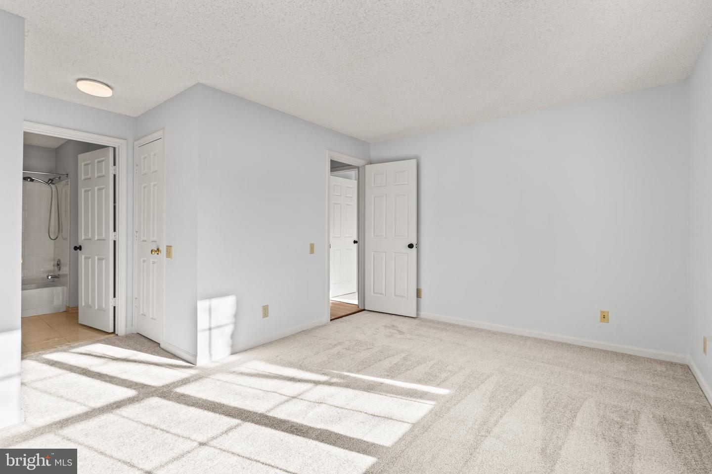 3903 GOLF TEE CT #301, FAIRFAX, Virginia 22033, 3 Bedrooms Bedrooms, ,2 BathroomsBathrooms,Residential,For sale,3903 GOLF TEE CT #301,VAFX2282842 MLS # VAFX2282842