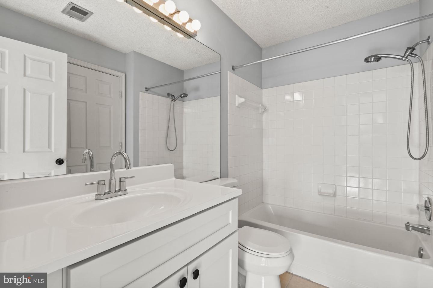 3903 GOLF TEE CT #301, FAIRFAX, Virginia 22033, 3 Bedrooms Bedrooms, ,2 BathroomsBathrooms,Residential,For sale,3903 GOLF TEE CT #301,VAFX2282842 MLS # VAFX2282842