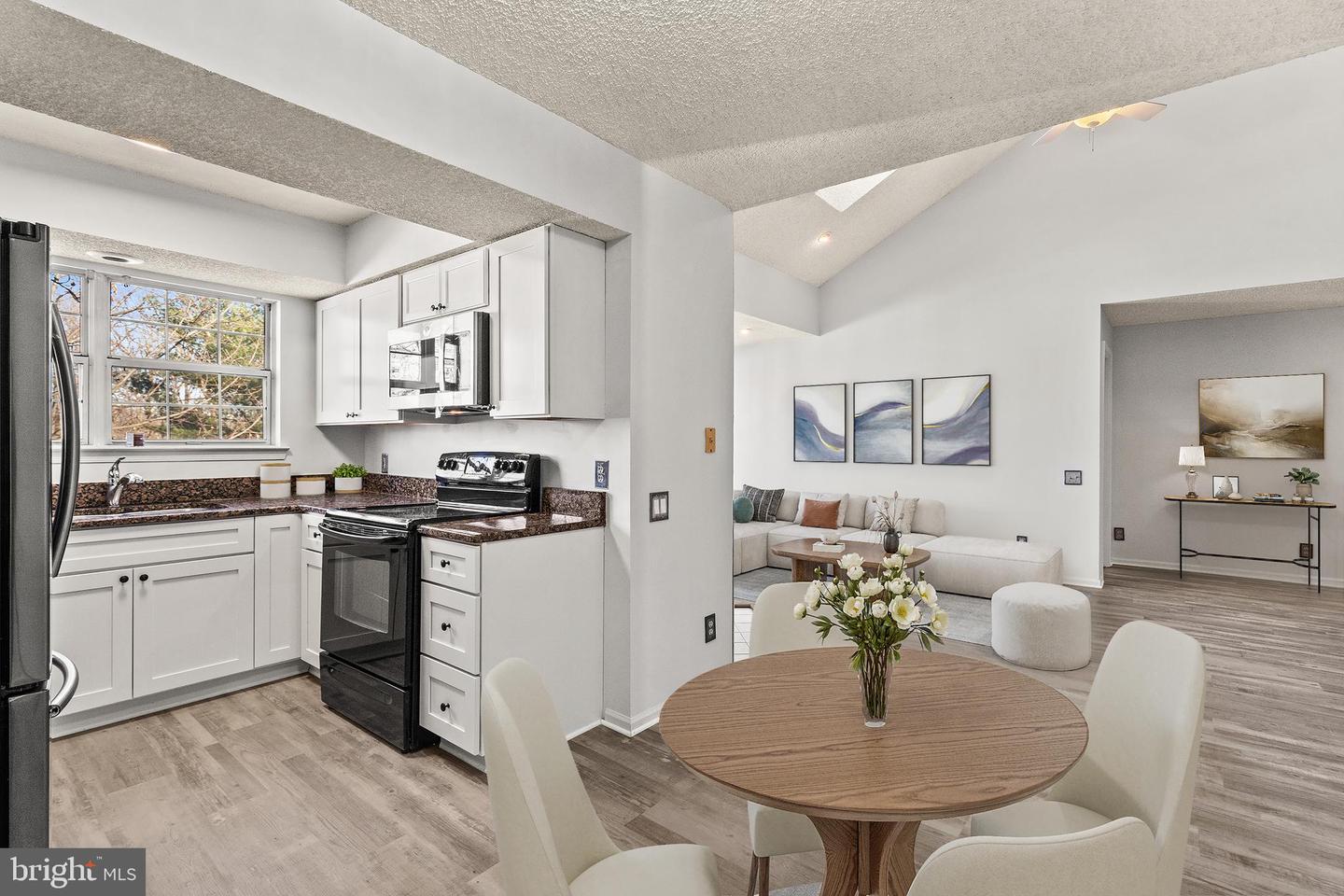 3903 GOLF TEE CT #301, FAIRFAX, Virginia 22033, 3 Bedrooms Bedrooms, ,2 BathroomsBathrooms,Residential,For sale,3903 GOLF TEE CT #301,VAFX2282842 MLS # VAFX2282842