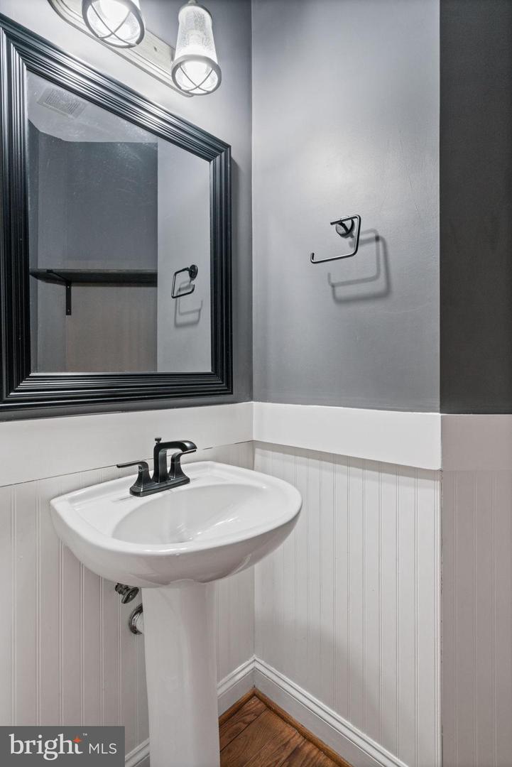 820 FERNDALE TER NE, LEESBURG, Virginia 20176, 3 Bedrooms Bedrooms, 16 Rooms Rooms,3 BathroomsBathrooms,Residential,For sale,820 FERNDALE TER NE,VALO2113170 MLS # VALO2113170