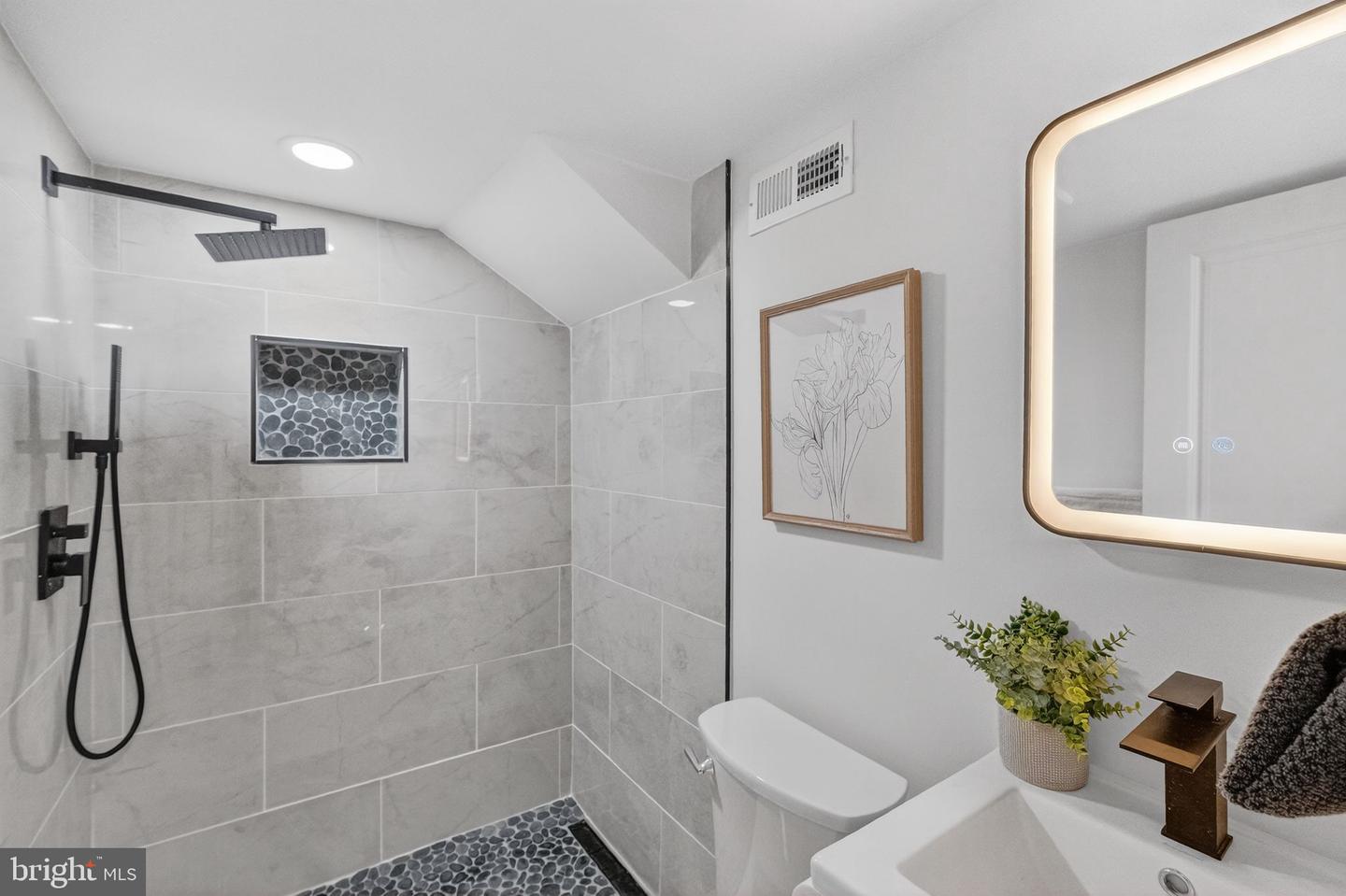 840 DIVISION AVE NE, WASHINGTON, District Of Columbia 20019, 3 Bedrooms Bedrooms, ,2 BathroomsBathrooms,Residential,For sale,840 DIVISION AVE NE,DCDC2239534 MLS # DCDC2239534