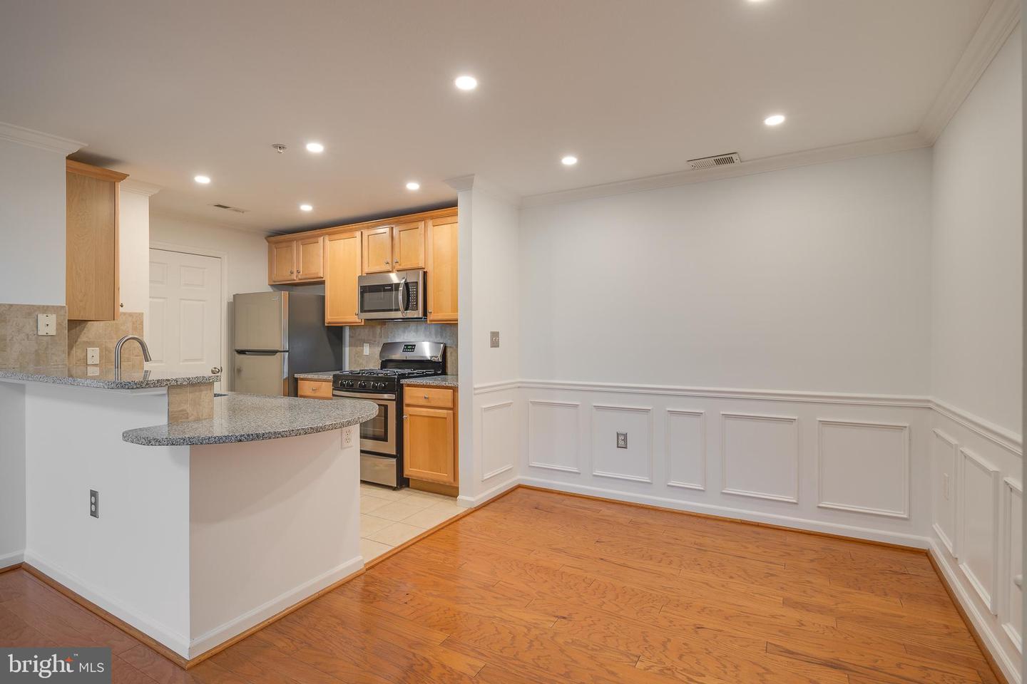 512 SUNSET VIEW TER SE #402, LEESBURG, Virginia 20175, 1 Bedroom Bedrooms, 2 Rooms Rooms,1 BathroomBathrooms,Residential,For sale,512 SUNSET VIEW TER SE #402,VALO2113504 MLS # VALO2113504