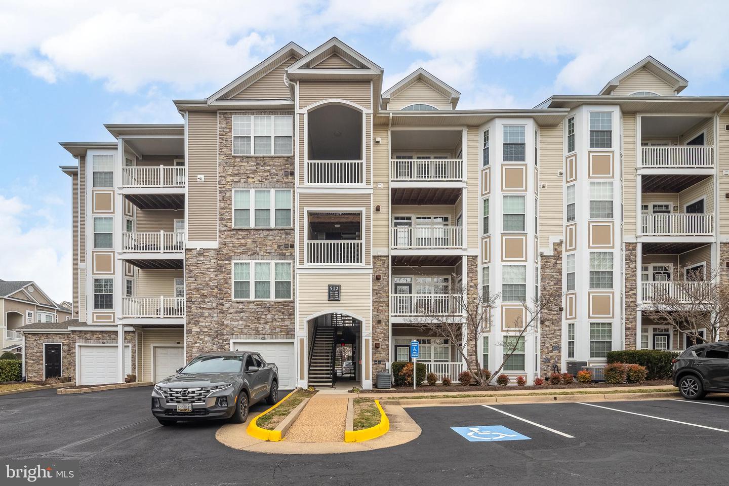 512 SUNSET VIEW TER SE #402, LEESBURG, Virginia 20175, 1 Bedroom Bedrooms, 2 Rooms Rooms,1 BathroomBathrooms,Residential,For sale,512 SUNSET VIEW TER SE #402,VALO2113504 MLS # VALO2113504