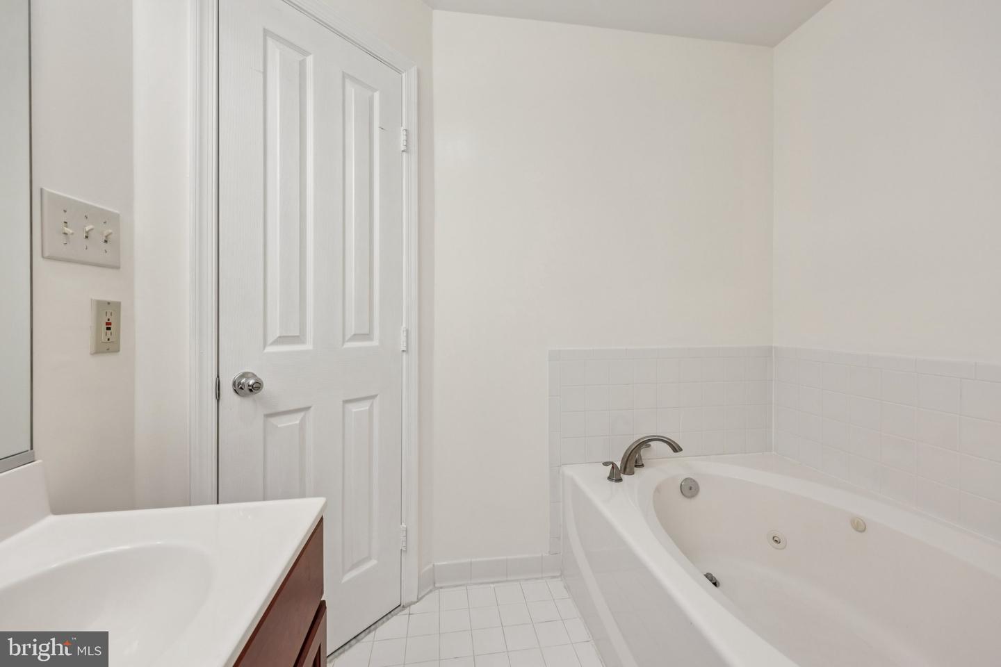 4124 MONUMENT #203, FAIRFAX, Virginia 22033, 2 Bedrooms Bedrooms, ,2 BathroomsBathrooms,Residential,For sale,4124 MONUMENT #203,VAFX2284884 MLS # VAFX2284884