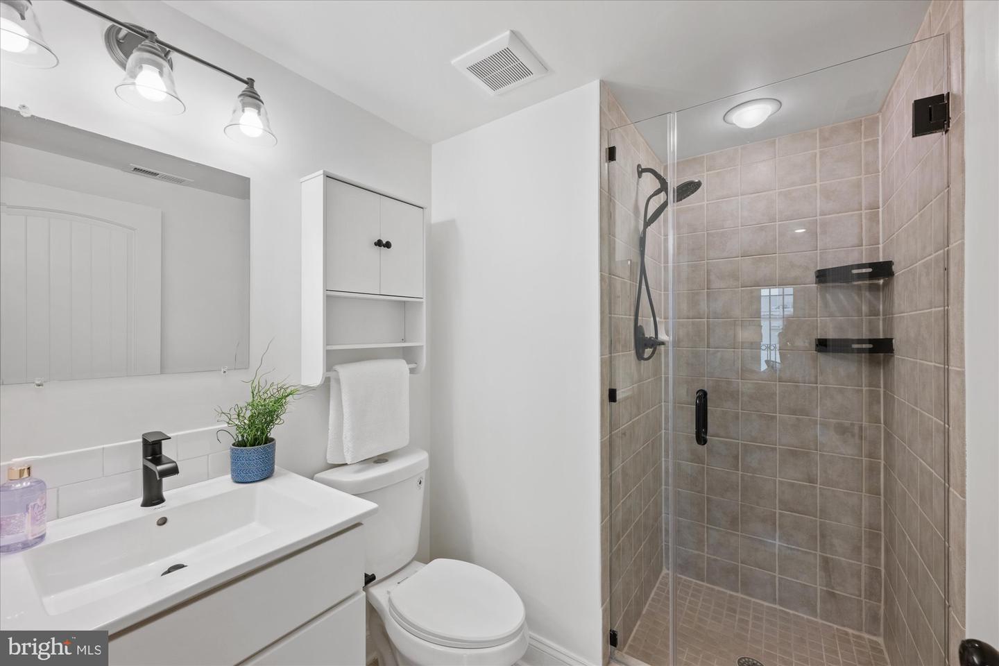 660 MORTON PL NE #5, WASHINGTON, District Of Columbia 20002, 2 Bedrooms Bedrooms, 4 Rooms Rooms,1 BathroomBathrooms,Residential,For sale,660 MORTON PL NE #5,DCDC2240876 MLS # DCDC2240876