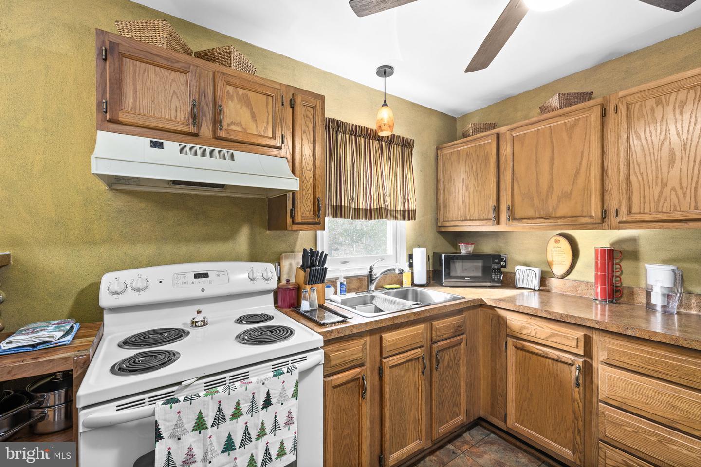 227 CEDAR RIDGE DR, RUTHER GLEN, Virginia 22546, 3 Bedrooms Bedrooms, ,2 BathroomsBathrooms,Residential,For sale,227 CEDAR RIDGE DR,VACV2009392 MLS # VACV2009392