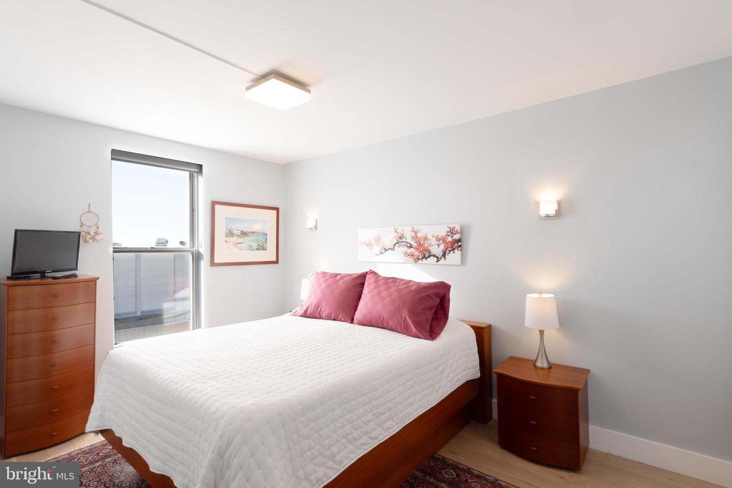 601 PENNSYLVANIA AVE NW #1407, WASHINGTON, District Of Columbia 20004, 1 Bedroom Bedrooms, ,1 BathroomBathrooms,Residential,For sale,601 PENNSYLVANIA AVE NW #1407,DCDC2241014 MLS # DCDC2241014