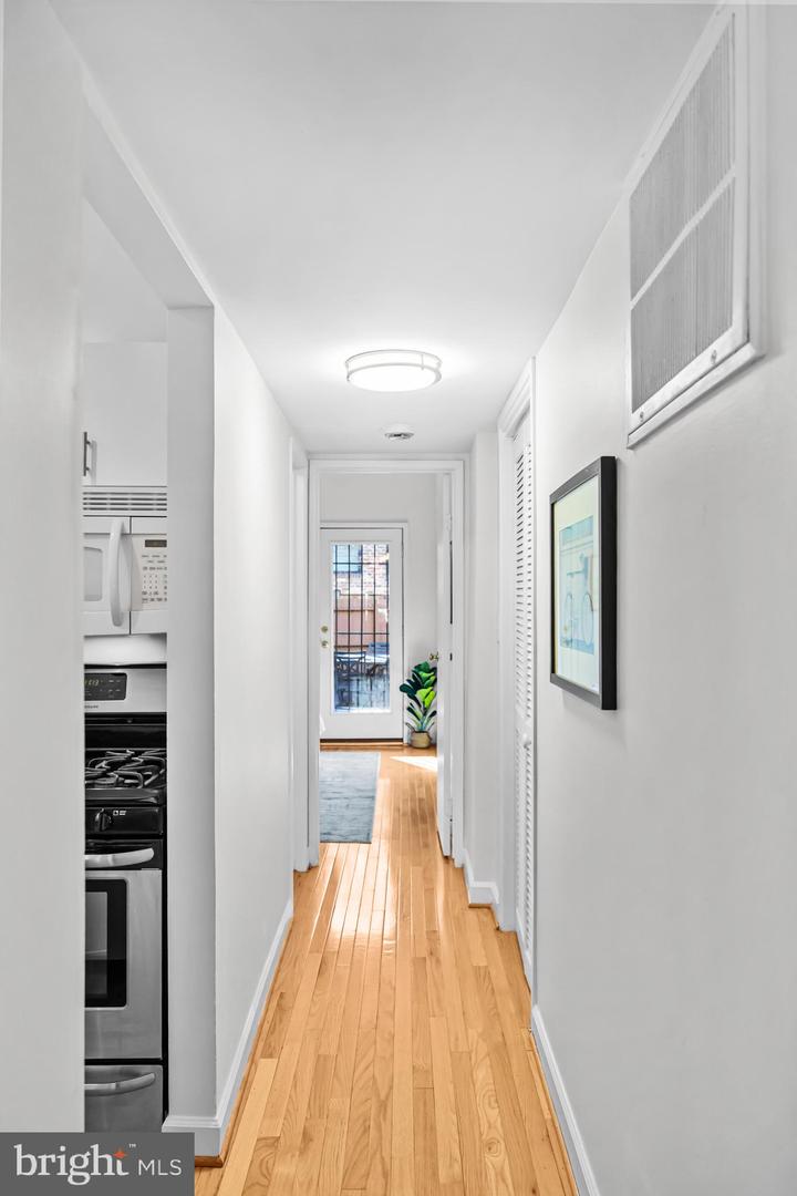 1239 C ST SE #1, WASHINGTON, District Of Columbia 20003, 1 Bedroom Bedrooms, ,1 BathroomBathrooms,Residential,For sale,1239 C ST SE #1,DCDC2241112 MLS # DCDC2241112