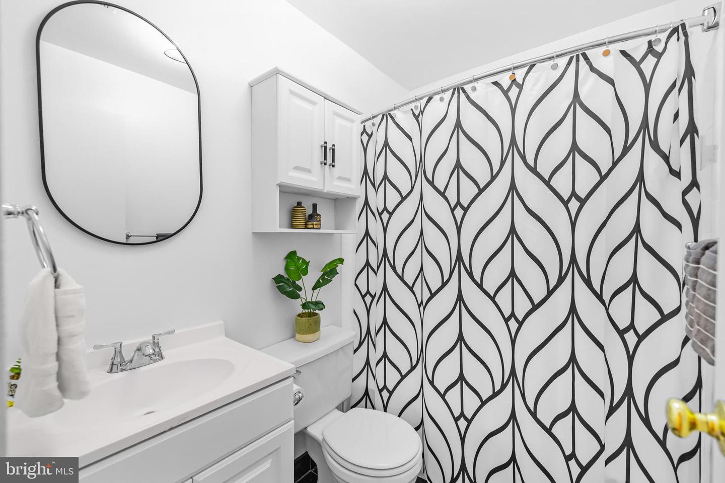 1239 C ST SE #1, WASHINGTON, District Of Columbia 20003, 1 Bedroom Bedrooms, ,1 BathroomBathrooms,Residential,For sale,1239 C ST SE #1,DCDC2241112 MLS # DCDC2241112