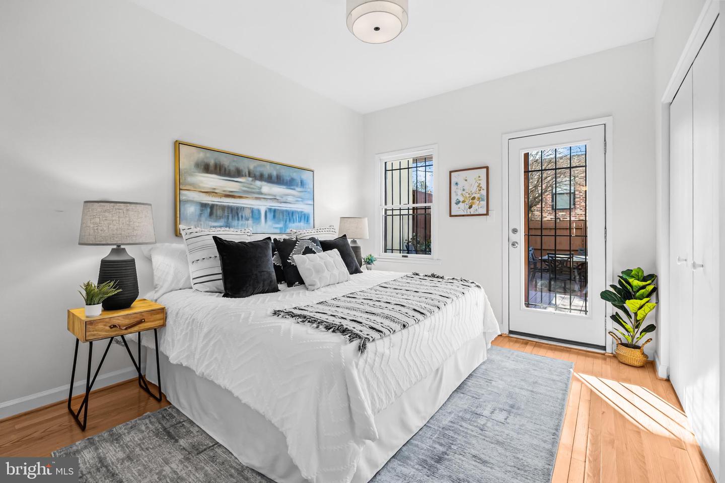 1239 C ST SE #1, WASHINGTON, District Of Columbia 20003, 1 Bedroom Bedrooms, ,1 BathroomBathrooms,Residential,For sale,1239 C ST SE #1,DCDC2241112 MLS # DCDC2241112