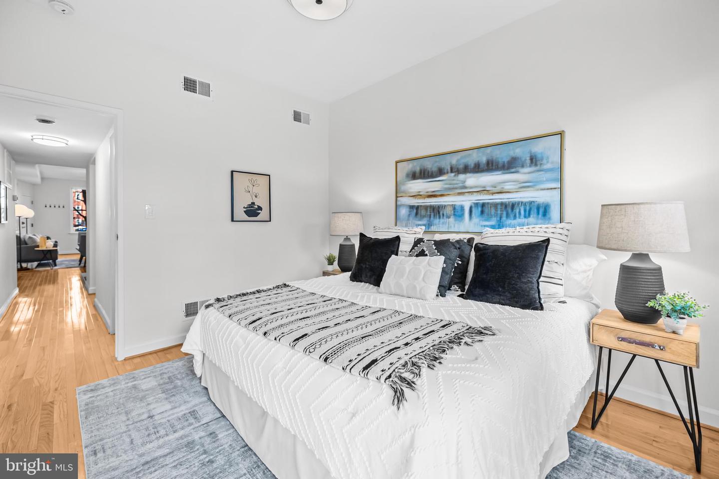 1239 C ST SE #1, WASHINGTON, District Of Columbia 20003, 1 Bedroom Bedrooms, ,1 BathroomBathrooms,Residential,For sale,1239 C ST SE #1,DCDC2241112 MLS # DCDC2241112