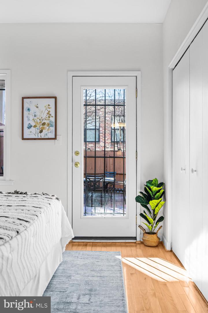 1239 C ST SE #1, WASHINGTON, District Of Columbia 20003, 1 Bedroom Bedrooms, ,1 BathroomBathrooms,Residential,For sale,1239 C ST SE #1,DCDC2241112 MLS # DCDC2241112