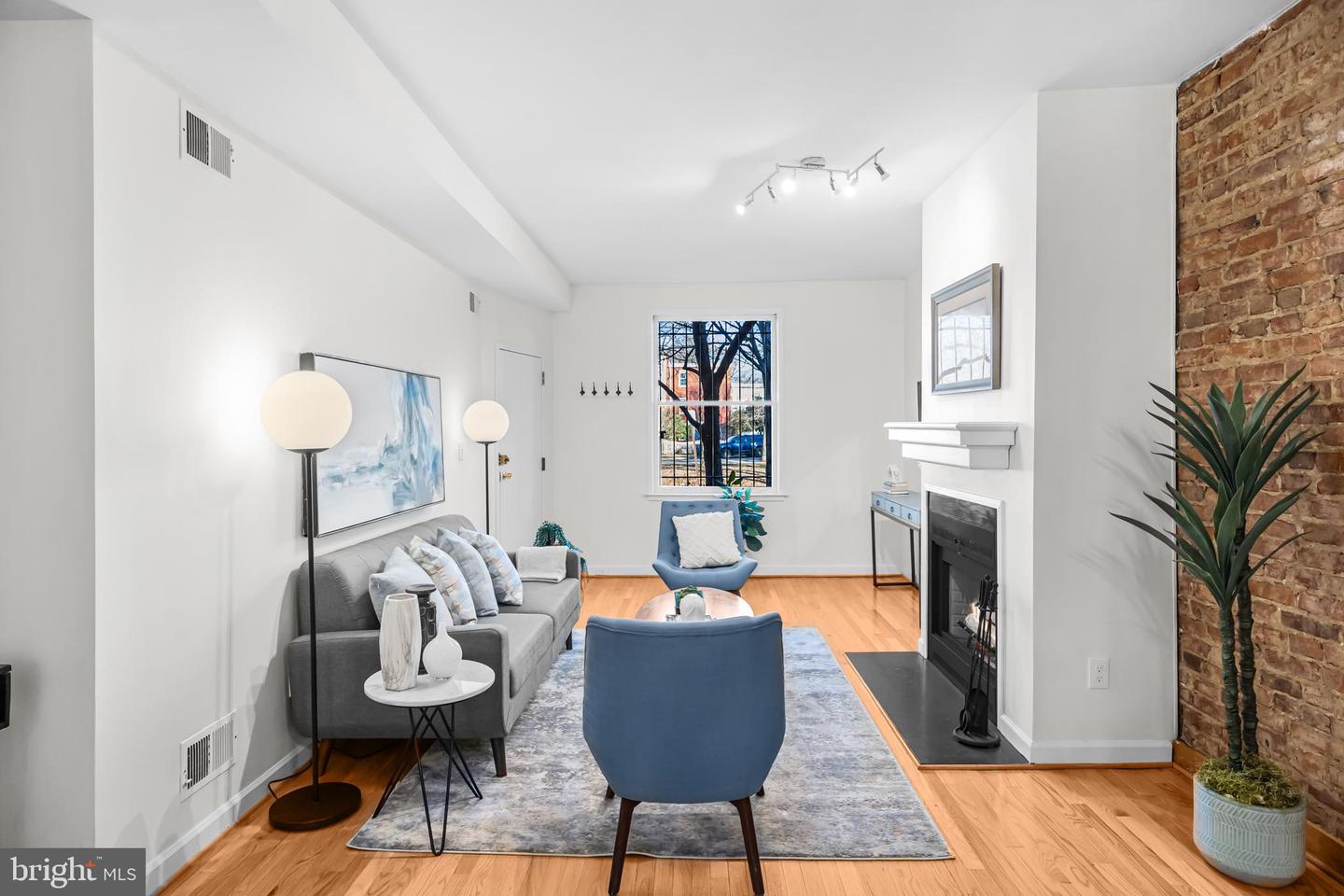 1239 C ST SE #1, WASHINGTON, District Of Columbia 20003, 1 Bedroom Bedrooms, ,1 BathroomBathrooms,Residential,For sale,1239 C ST SE #1,DCDC2241112 MLS # DCDC2241112