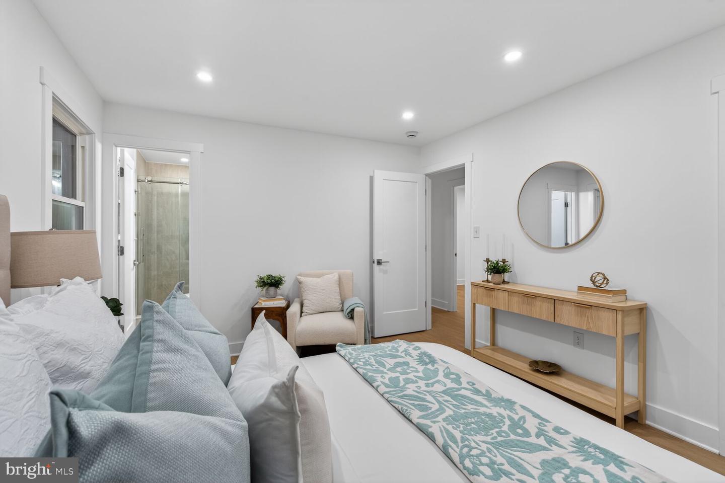 6804 LAMP POST LN, ALEXANDRIA, Virginia 22306, 5 Bedrooms Bedrooms, 7 Rooms Rooms,3 BathroomsBathrooms,Residential,For sale,6804 LAMP POST LN,VAFX2285574 MLS # VAFX2285574