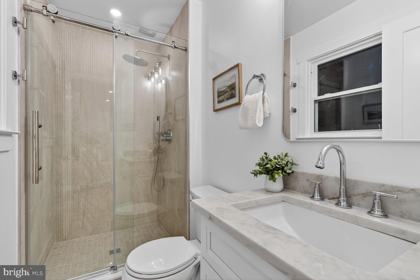 6804 LAMP POST LN, ALEXANDRIA, Virginia 22306, 5 Bedrooms Bedrooms, 7 Rooms Rooms,3 BathroomsBathrooms,Residential,For sale,6804 LAMP POST LN,VAFX2285574 MLS # VAFX2285574