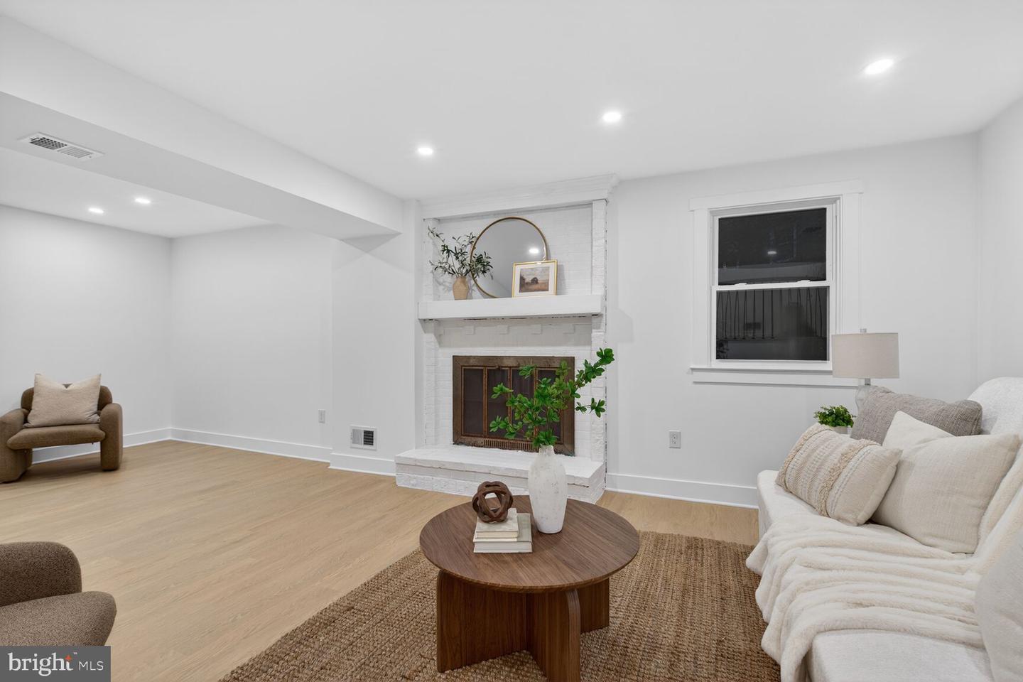 6804 LAMP POST LN, ALEXANDRIA, Virginia 22306, 5 Bedrooms Bedrooms, 7 Rooms Rooms,3 BathroomsBathrooms,Residential,For sale,6804 LAMP POST LN,VAFX2285574 MLS # VAFX2285574