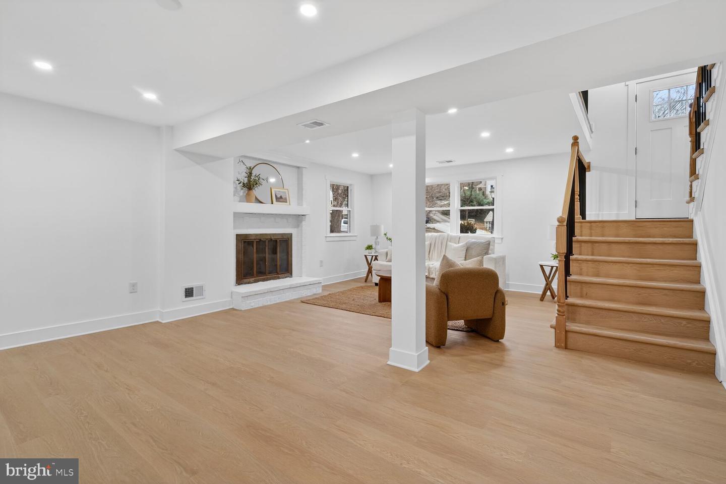 6804 LAMP POST LN, ALEXANDRIA, Virginia 22306, 5 Bedrooms Bedrooms, 7 Rooms Rooms,3 BathroomsBathrooms,Residential,For sale,6804 LAMP POST LN,VAFX2285574 MLS # VAFX2285574