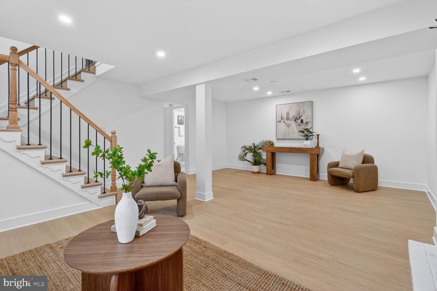 6804 LAMP POST LN, ALEXANDRIA, Virginia 22306, 5 Bedrooms Bedrooms, 7 Rooms Rooms,3 BathroomsBathrooms,Residential,For sale,6804 LAMP POST LN,VAFX2285574 MLS # VAFX2285574