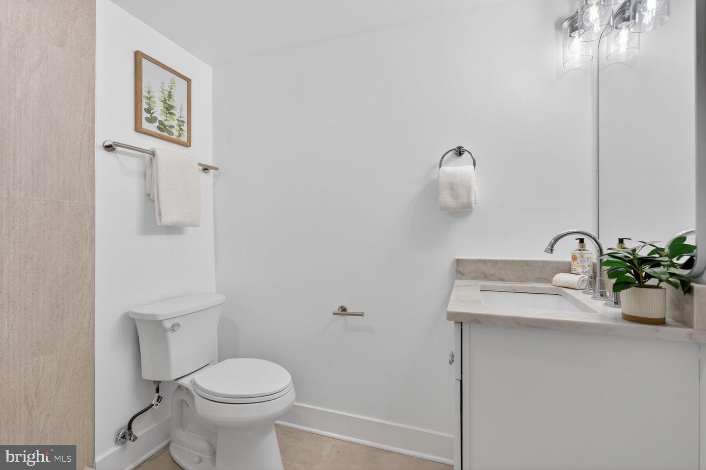 6804 LAMP POST LN, ALEXANDRIA, Virginia 22306, 5 Bedrooms Bedrooms, 7 Rooms Rooms,3 BathroomsBathrooms,Residential,For sale,6804 LAMP POST LN,VAFX2285574 MLS # VAFX2285574