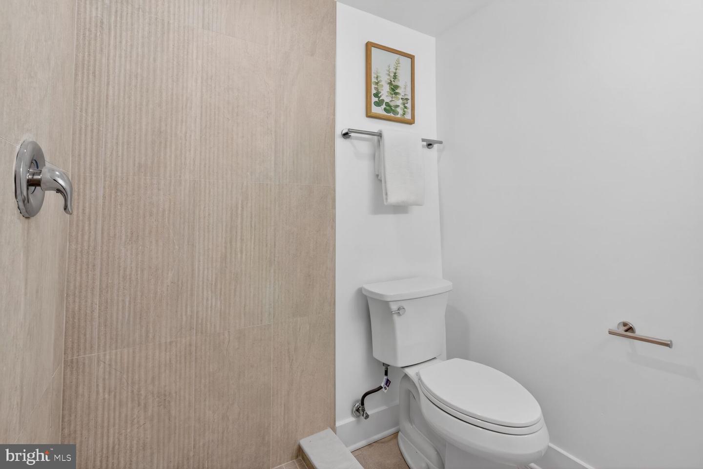 6804 LAMP POST LN, ALEXANDRIA, Virginia 22306, 5 Bedrooms Bedrooms, 7 Rooms Rooms,3 BathroomsBathrooms,Residential,For sale,6804 LAMP POST LN,VAFX2285574 MLS # VAFX2285574