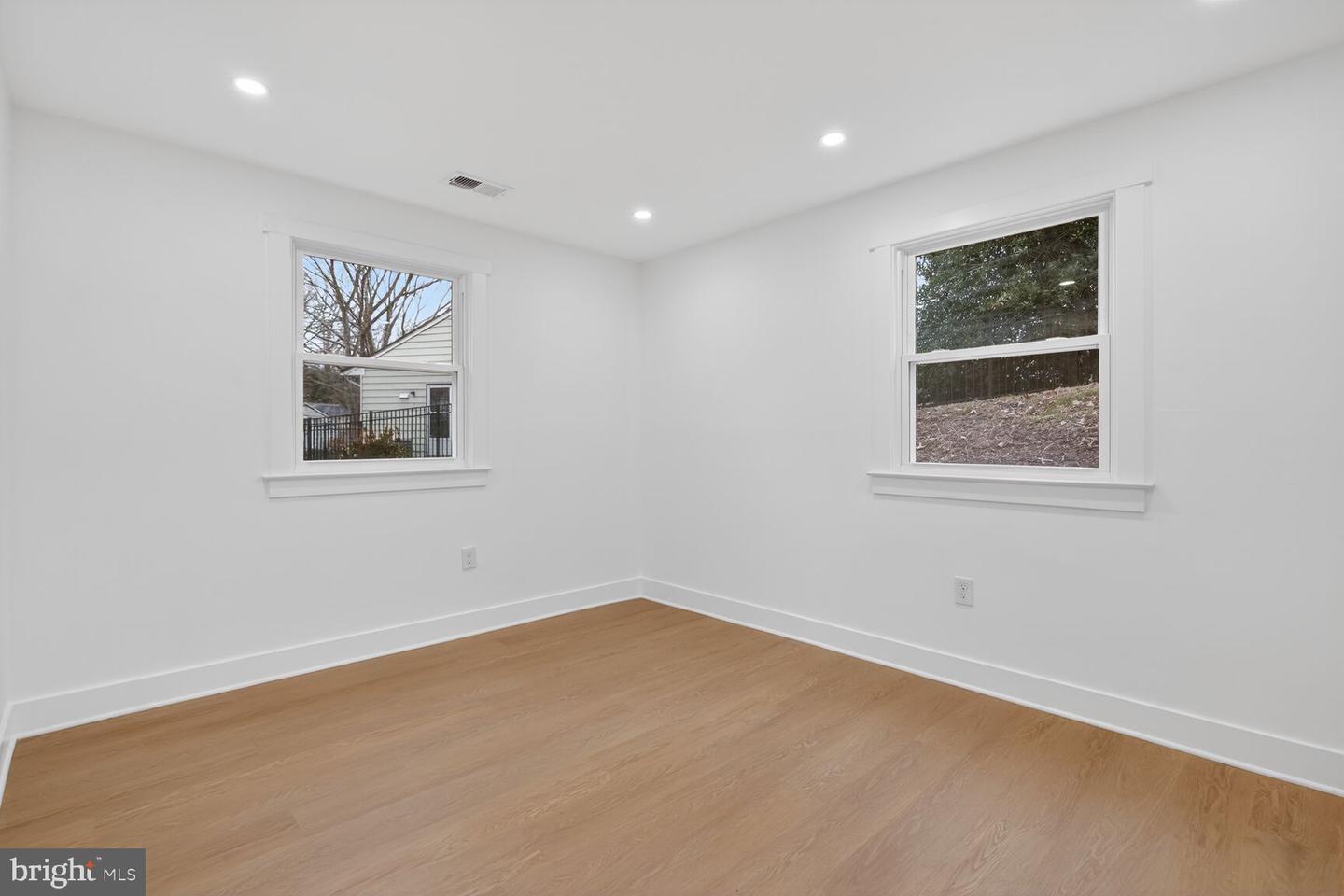 6804 LAMP POST LN, ALEXANDRIA, Virginia 22306, 5 Bedrooms Bedrooms, 7 Rooms Rooms,3 BathroomsBathrooms,Residential,For sale,6804 LAMP POST LN,VAFX2285574 MLS # VAFX2285574