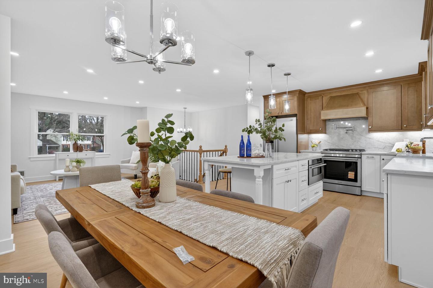 6804 LAMP POST LN, ALEXANDRIA, Virginia 22306, 5 Bedrooms Bedrooms, 7 Rooms Rooms,3 BathroomsBathrooms,Residential,For sale,6804 LAMP POST LN,VAFX2285574 MLS # VAFX2285574