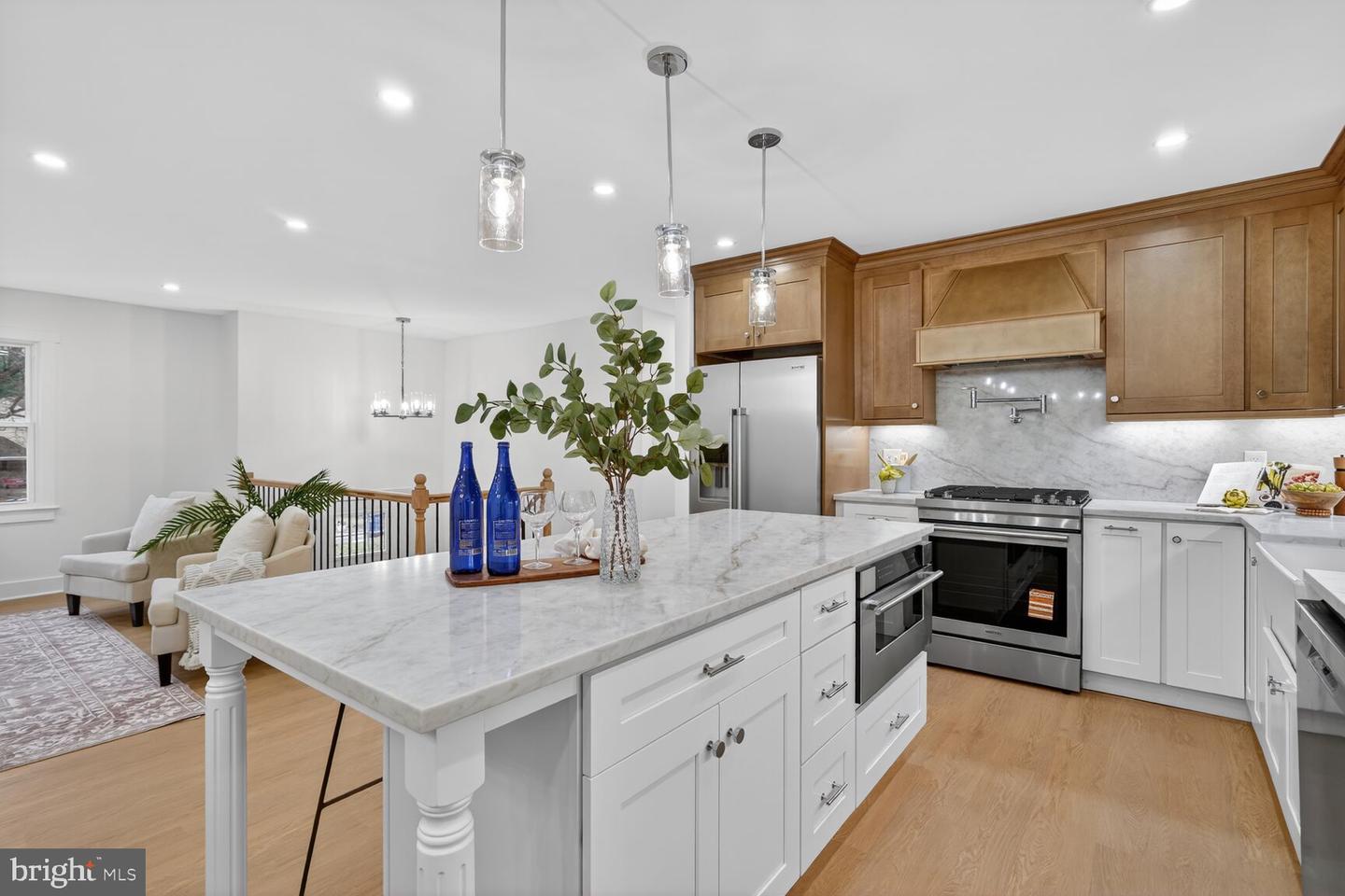 6804 LAMP POST LN, ALEXANDRIA, Virginia 22306, 5 Bedrooms Bedrooms, 7 Rooms Rooms,3 BathroomsBathrooms,Residential,For sale,6804 LAMP POST LN,VAFX2285574 MLS # VAFX2285574