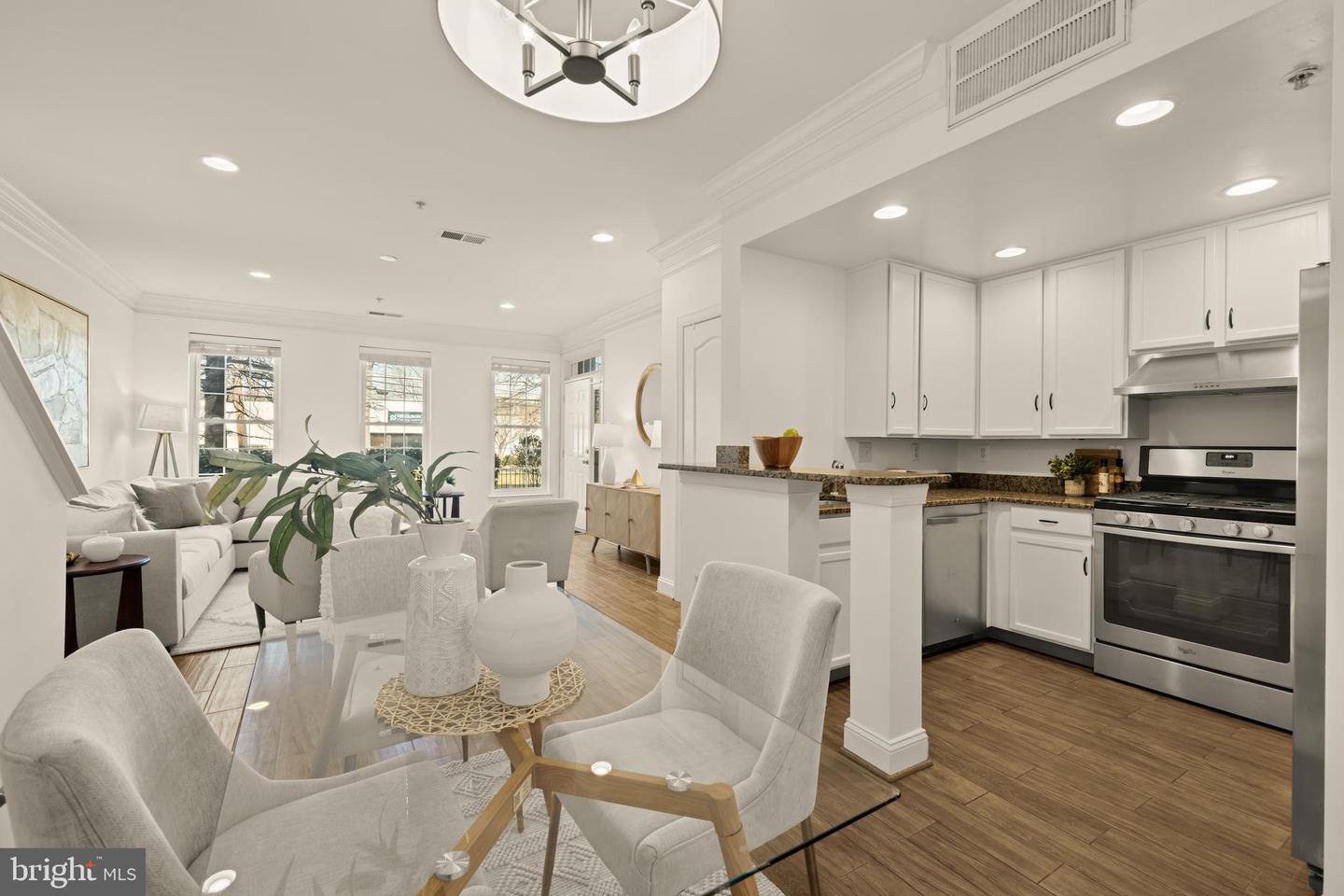 8093 GATEHOUSE RD #2, FALLS CHURCH, Virginia 22042, 3 Bedrooms Bedrooms, ,2 BathroomsBathrooms,Residential,For sale,8093 GATEHOUSE RD #2,VAFX2285644 MLS # VAFX2285644