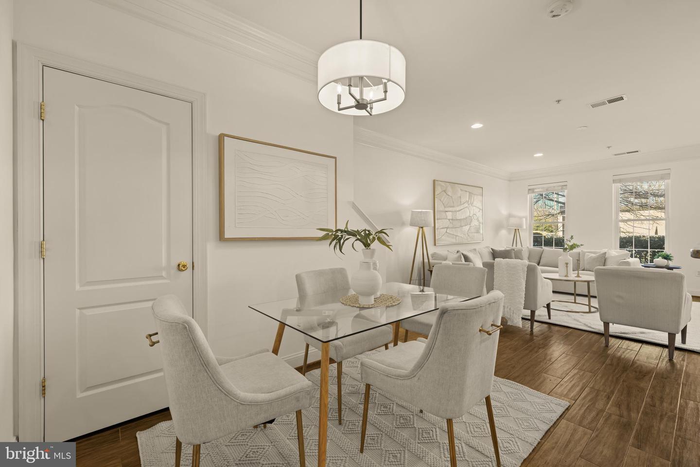 8093 GATEHOUSE RD #2, FALLS CHURCH, Virginia 22042, 3 Bedrooms Bedrooms, ,2 BathroomsBathrooms,Residential,For sale,8093 GATEHOUSE RD #2,VAFX2285644 MLS # VAFX2285644