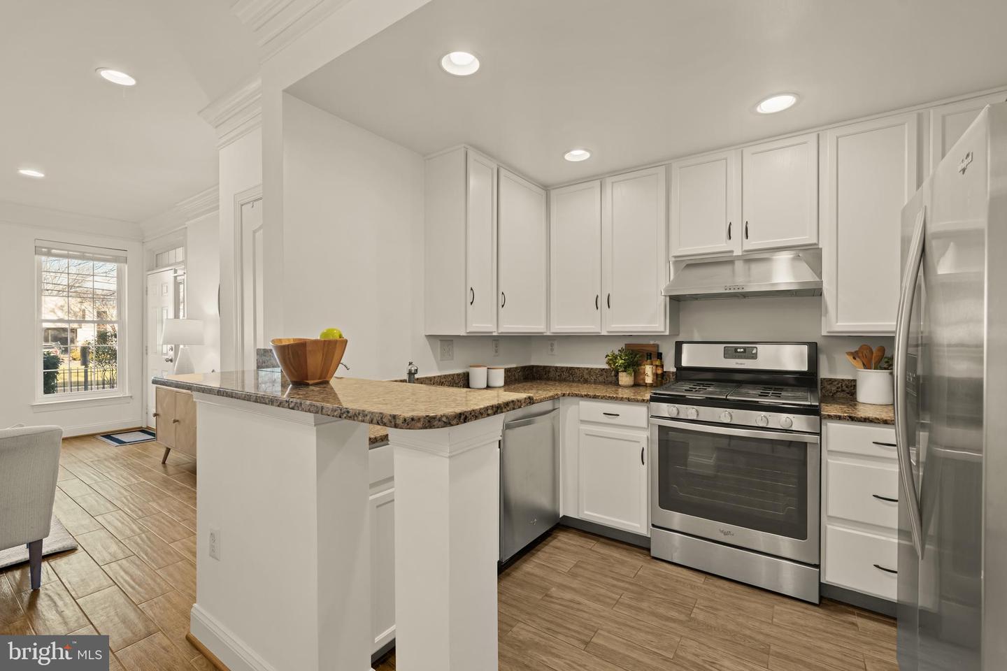 8093 GATEHOUSE RD #2, FALLS CHURCH, Virginia 22042, 3 Bedrooms Bedrooms, ,2 BathroomsBathrooms,Residential,For sale,8093 GATEHOUSE RD #2,VAFX2285644 MLS # VAFX2285644