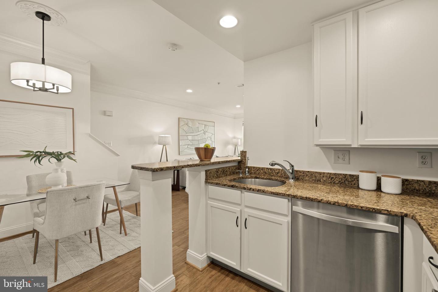 8093 GATEHOUSE RD #2, FALLS CHURCH, Virginia 22042, 3 Bedrooms Bedrooms, ,2 BathroomsBathrooms,Residential,For sale,8093 GATEHOUSE RD #2,VAFX2285644 MLS # VAFX2285644