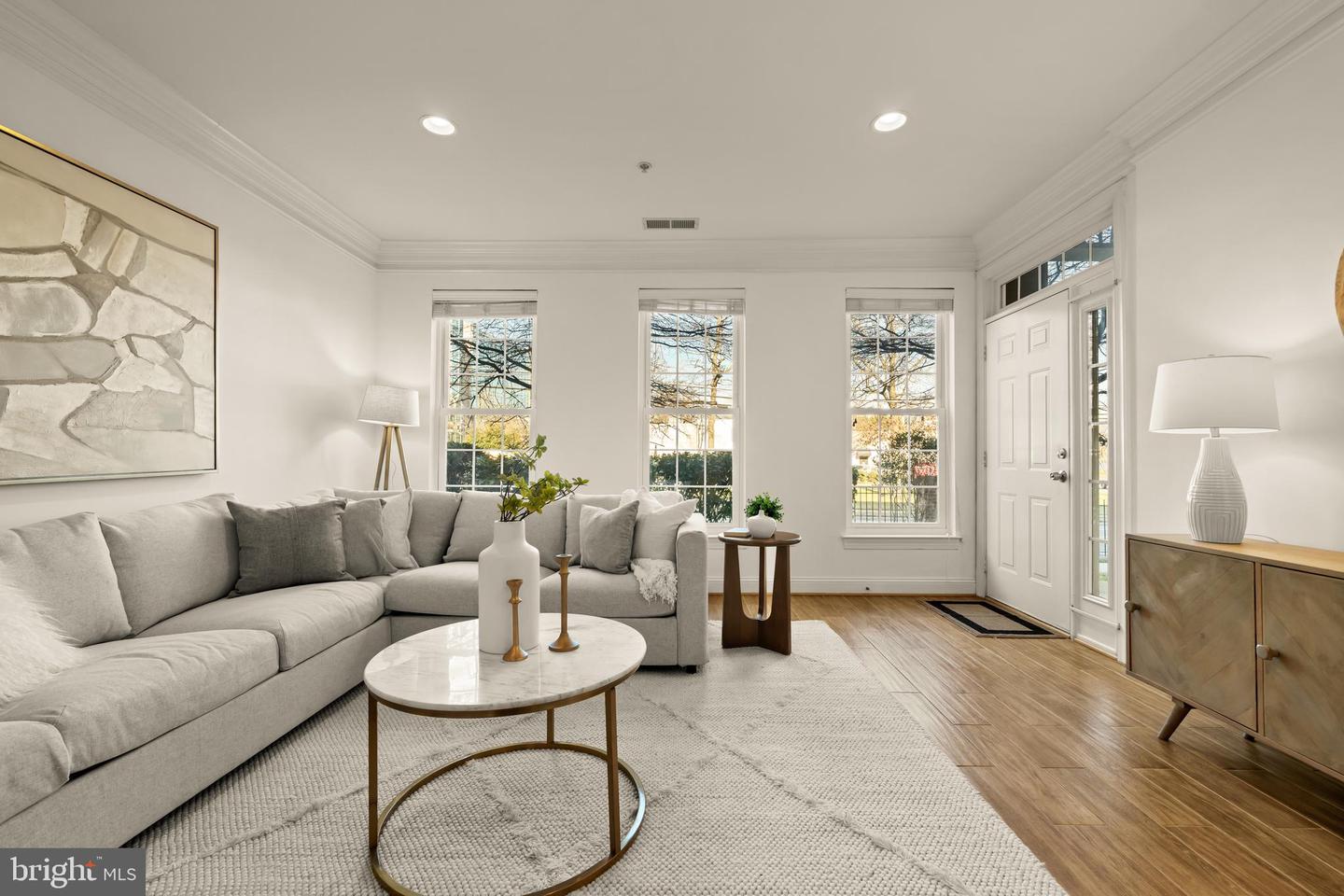 8093 GATEHOUSE RD #2, FALLS CHURCH, Virginia 22042, 3 Bedrooms Bedrooms, ,2 BathroomsBathrooms,Residential,For sale,8093 GATEHOUSE RD #2,VAFX2285644 MLS # VAFX2285644