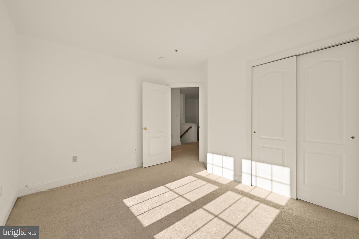 8093 GATEHOUSE RD #2, FALLS CHURCH, Virginia 22042, 3 Bedrooms Bedrooms, ,2 BathroomsBathrooms,Residential,For sale,8093 GATEHOUSE RD #2,VAFX2285644 MLS # VAFX2285644