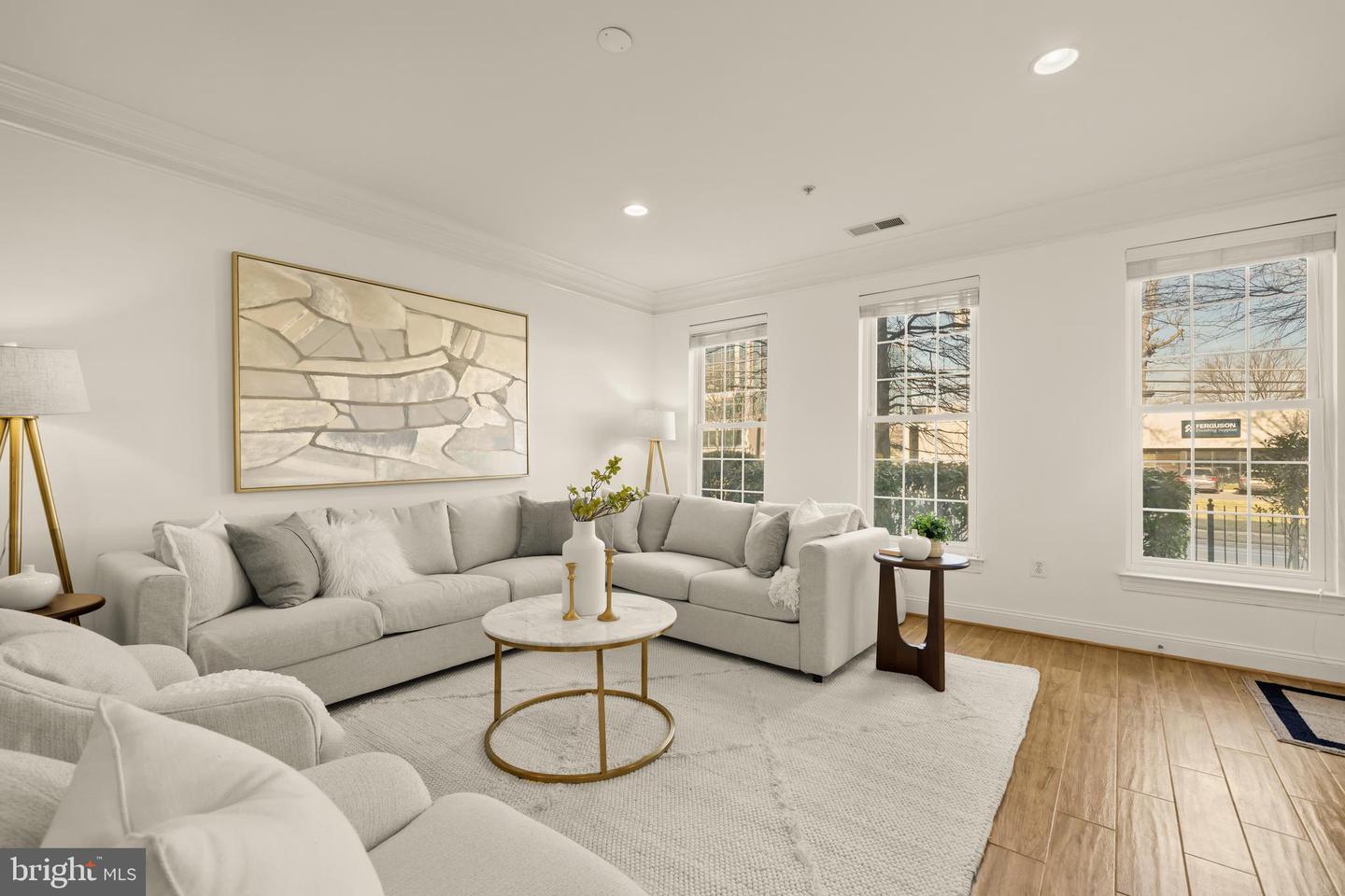 8093 GATEHOUSE RD #2, FALLS CHURCH, Virginia 22042, 3 Bedrooms Bedrooms, ,2 BathroomsBathrooms,Residential,For sale,8093 GATEHOUSE RD #2,VAFX2285644 MLS # VAFX2285644