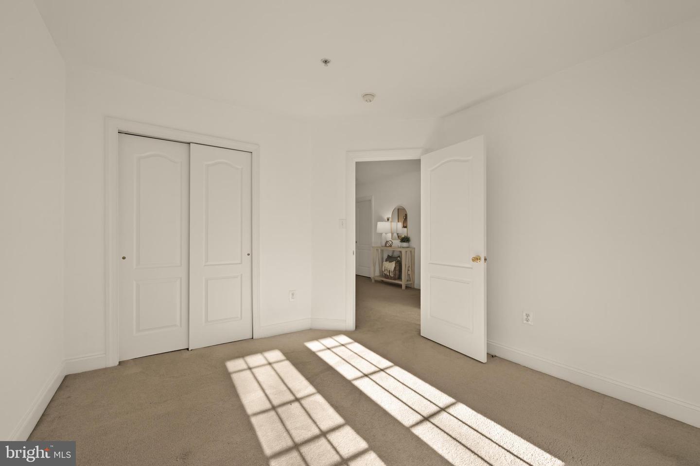 8093 GATEHOUSE RD #2, FALLS CHURCH, Virginia 22042, 3 Bedrooms Bedrooms, ,2 BathroomsBathrooms,Residential,For sale,8093 GATEHOUSE RD #2,VAFX2285644 MLS # VAFX2285644