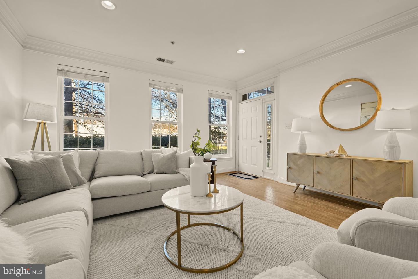 8093 GATEHOUSE RD #2, FALLS CHURCH, Virginia 22042, 3 Bedrooms Bedrooms, ,2 BathroomsBathrooms,Residential,For sale,8093 GATEHOUSE RD #2,VAFX2285644 MLS # VAFX2285644