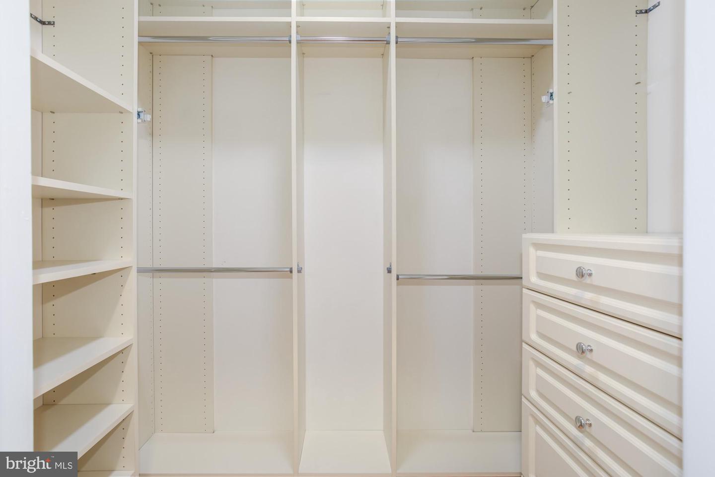 2055 26TH ST S #5-207, ARLINGTON, Virginia 22206, 2 Bedrooms Bedrooms, ,2 BathroomsBathrooms,Residential,For sale,2055 26TH ST S #5-207,VAAR2067752 MLS # VAAR2067752