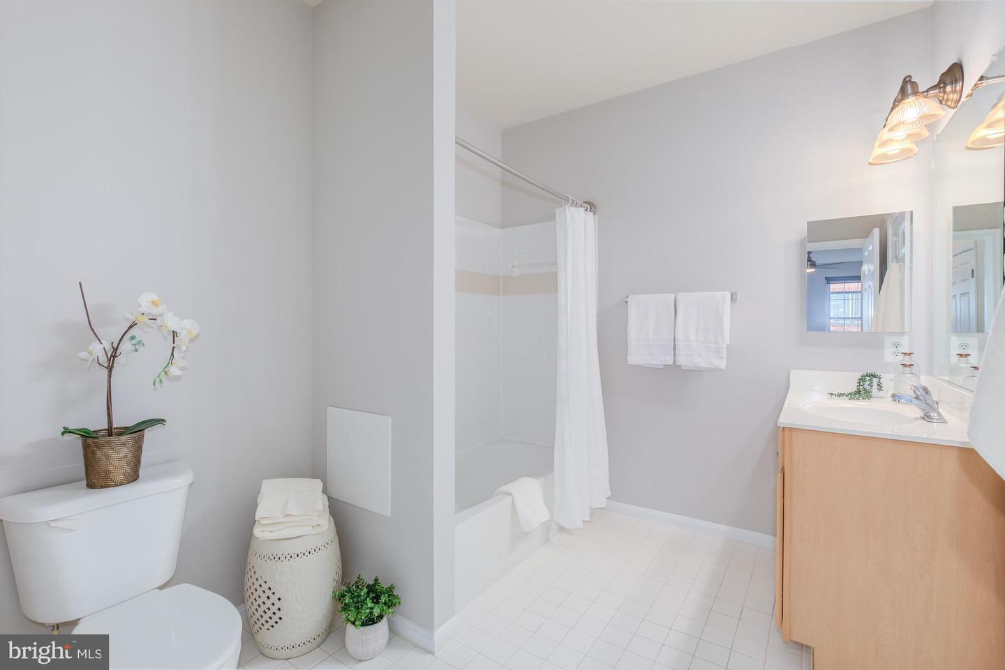 2055 26TH ST S #5-207, ARLINGTON, Virginia 22206, 2 Bedrooms Bedrooms, ,2 BathroomsBathrooms,Residential,For sale,2055 26TH ST S #5-207,VAAR2067752 MLS # VAAR2067752